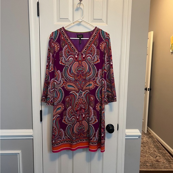 Dresses & Skirts - Laundry  v-neck dress, size large. 3/4 length loose sleeves. Dress is stretchy.